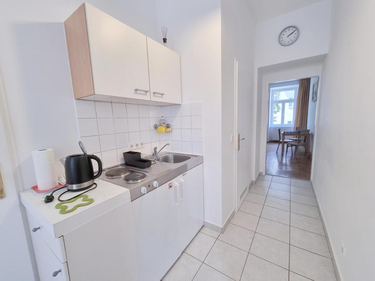 Apartment Center ! 3 Stops Away From The Center Of Vienna! Wien