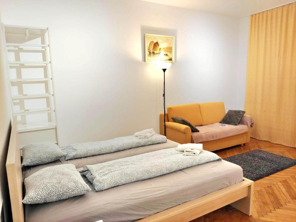 Center ! 3 Stops Away From The Center Of Vienna! Apartment Wien
